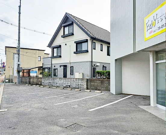 広い駐車場